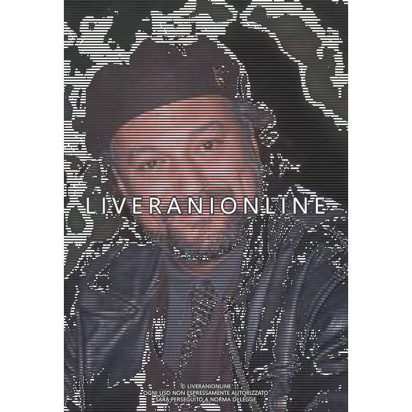 DIAP-RETROSPETTIVA EUGENIO FINARDI CANTANTE NELLA FOTO EUGENIO FINARDI A SANREMO NELL\'ANNO 1999 AG ALDO LIVERANI SAS