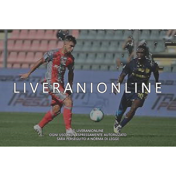 TVRG Cremonese vs Parma nella foto Alberto Grassi (Cremonese) e Lamine Mandela Keita (Parma) Cremona 21-09-2025 Stadio Giovanni Zini Cremonese vs Parma Campionato Serie A Enilive - 4a giornata foto Roberto Garavaglia/Agenzia Aldo Liverani sas