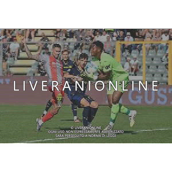 TVRG Cremonese vs Parma nella foto Zion Suzuki (Parma) in uscita su Antonio Sanabria (Cremonese) Cremona 21-09-2025 Stadio Giovanni Zini Cremonese vs Parma Campionato Serie A Enilive - 4a giornata foto Roberto Garavaglia/Agenzia Aldo Liverani sas