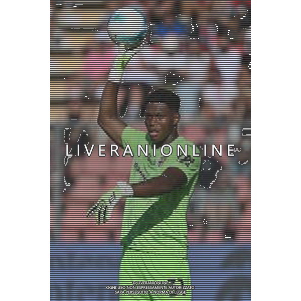 TVRG Cremonese vs Parma nella foto Zion Suzuki (Parma) Cremona 21-09-2025 Stadio Giovanni Zini Cremonese vs Parma Campionato Serie A Enilive - 4a giornata foto Roberto Garavaglia/Agenzia Aldo Liverani sas