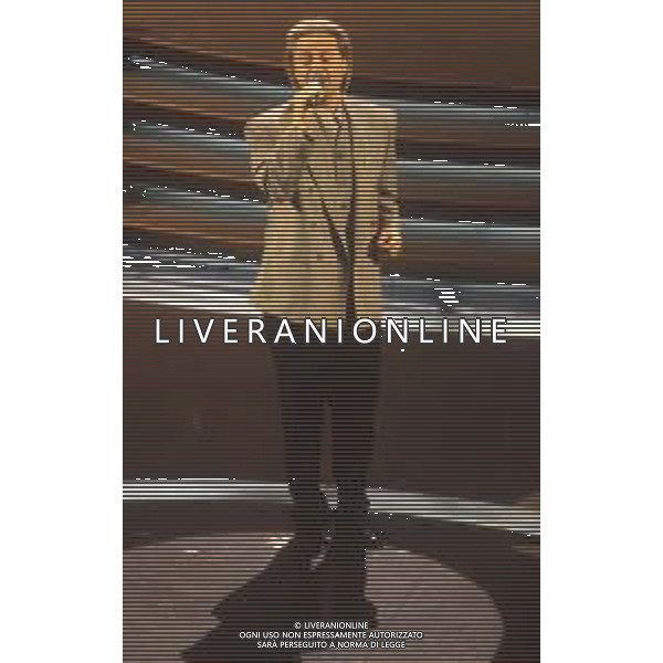 DIAP-RETROSPETTIVA AMEDEO MINGHI CANTANTE NELLA FOTO AMEDEO MINGHI A SANREMO NELL\'ANNO 1991 AG ALDO LIVERANI SAS