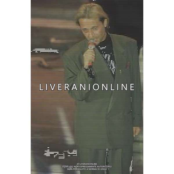 DIAP-RETROSPETTIVA AMEDEO MINGHI CANTANTE NELLA FOTO AMEDEO MINGHI A SANREMO NELL\'ANNO 1991 AG ALDO LIVERANI SAS