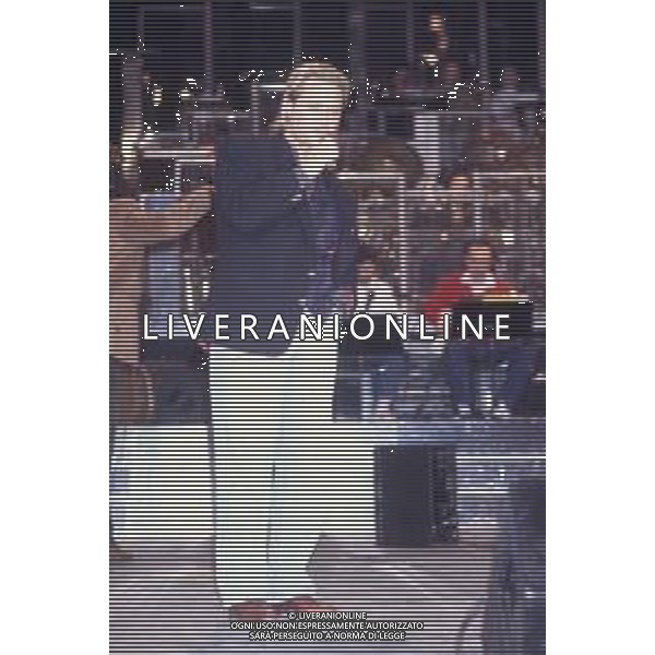 DIAP-RETROSPETTIVA AMEDEO MINGHI CANTANTE NELLA FOTO AMEDEO MINGHI A SANREMO NELL\'ANNO 1991 AG ALDO LIVERANI SAS