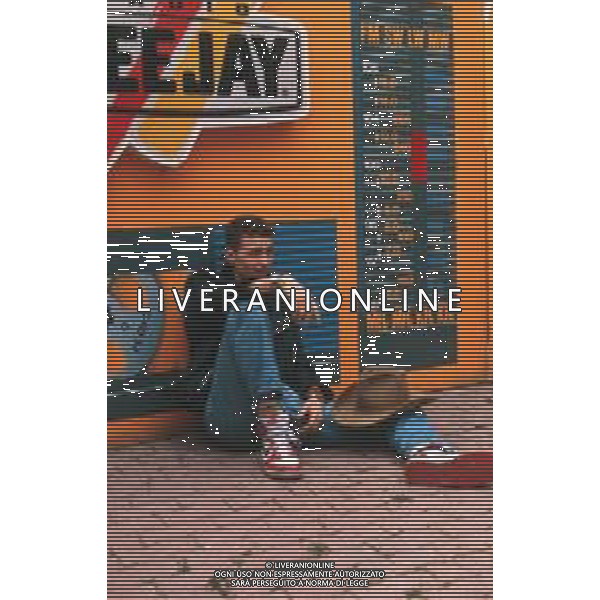 DIAP-RETRSPETTIVA LORENZO JOVANOTTI CANTANTE NLLA FOTO LORENZO JOVANOTTI A MILANO NELL\'ANNO 1987 A RADIO DEEJAY AG ALDO LIVERANI SAS