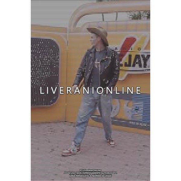 DIAP-RETRSPETTIVA LORENZO JOVANOTTI CANTANTE NLLA FOTO LORENZO JOVANOTTI A MILANO NELL\'ANNO 1987 A RADIO DEEJAY AG ALDO LIVERANI SAS