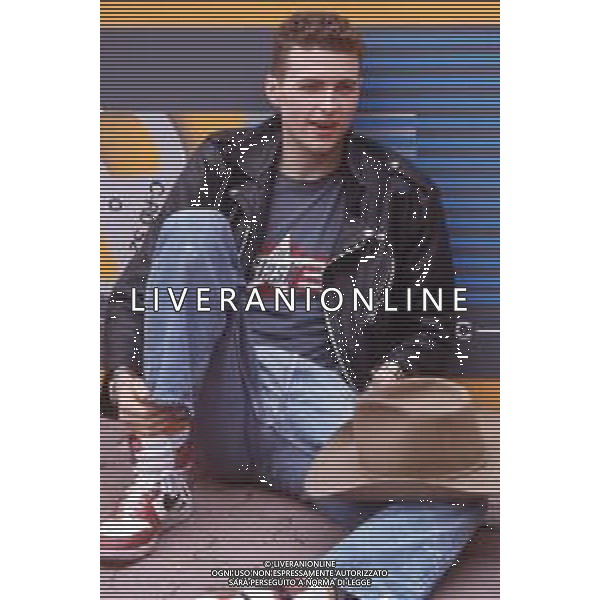 DIAP-RETRSPETTIVA LORENZO JOVANOTTI CANTANTE NLLA FOTO LORENZO JOVANOTTI A MILANO NELL\'ANNO 1987 A RADIO DEEJAY AG ALDO LIVERANI SAS