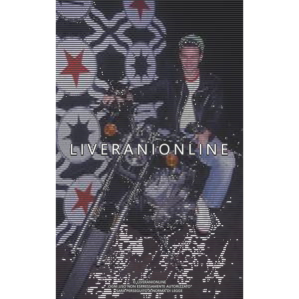 DIAP-RETROSPETTIVA LORENZO JOVANOTTI CANTANTE NLLA FOTO LORENZO JOVANOTTI A MILANO NELL\'ANNO 1985-90 AG ALDO LIVERANI SAS