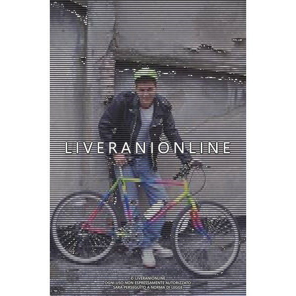 DIAP-RETROSPETTIVA LORENZO JOVANOTTI CANTANTE NLLA FOTO LORENZO JOVANOTTI A MILANO NELL\'ANNO 1985-90 AG ALDO LIVERANI SAS