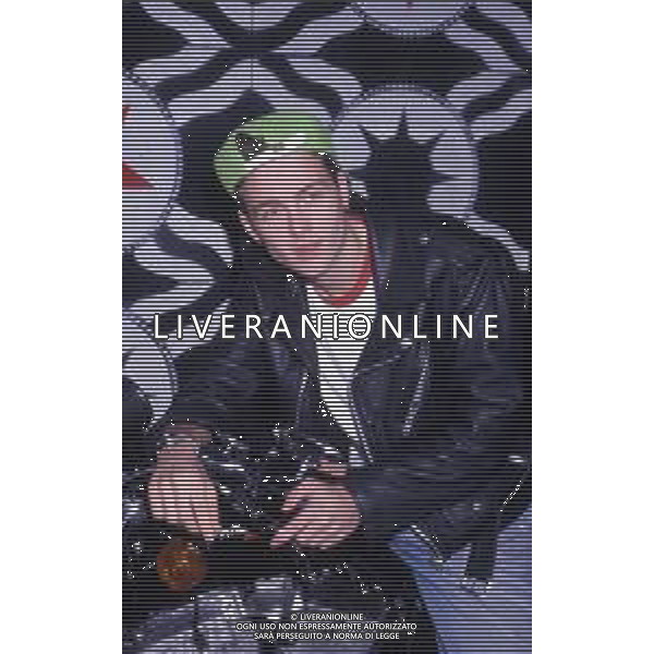 DIAP-RETROSPETTIVA LORENZO JOVANOTTI CANTANTE NLLA FOTO LORENZO JOVANOTTI A MILANO NELL\'ANNO 1985-90 AG ALDO LIVERANI SAS