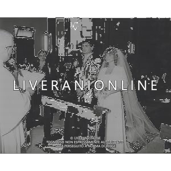 NEG-RETROSPETTIVA PATRIZIO OLIVA PUGILE NELLA FOTO PATRIZIO OLIVA IL GIORNO DEL SUO MATRIMONIO NELL\'ANNO 1982 LA MOGLIE SILVANA CAIAZZO AG ALDO LIVERANI SAS