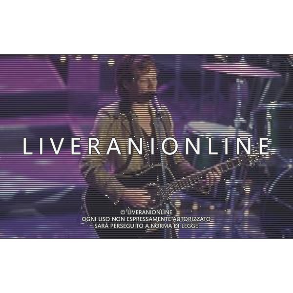 DIAP-RETROSPETTIVA BON JOVI CANTANTE NELLA FOTO BON JOVI A SANREMO NELL\'ANNO 1996 AG ALDO LIVERANI SAS