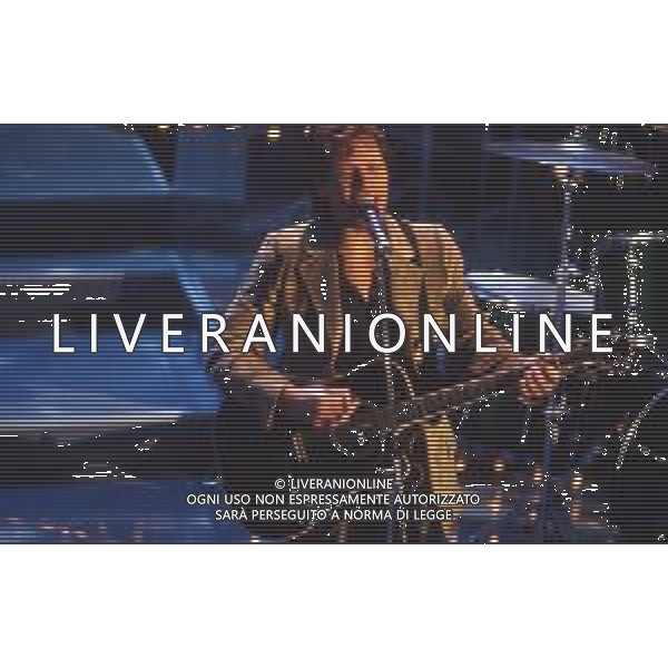 DIAP-RETROSPETTIVA BON JOVI CANTANTE NELLA FOTO BON JOVI A SANREMO NELL\'ANNO 1996 AG ALDO LIVERANI SAS
