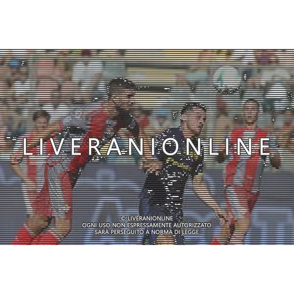 Matteo Bianchetti of US Cremonese competes for the ball with Emanuele Valeri of Parma AC during US Cremonese vs Parma Calcio, 4° Serie A Enilive 2025-26 game at Renato Zini stadium in Cremona (CR), Italy, on September 21, 2025. (Photo by Davide Casentini) - AGENZIA ALDO LIVERANI