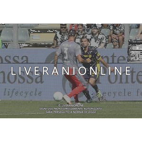 Patrick Cutrone of Parma AC competes for the ball with Giuseppe Pezzella of US Cremonese during US Cremonese vs Parma Calcio, 4° Serie A Enilive 2025-26 game at Renato Zini stadium in Cremona (CR), Italy, on September 21, 2025. (Photo by Davide Casentini) - AGENZIA ALDO LIVERANI