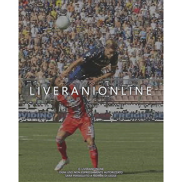 Pontus Almqvist of Parma AC battle for the ball with Giuseppe Pezzella of US Cremonese during US Cremonese vs Parma Calcio, 4° Serie A Enilive 2025-26 game at Renato Zini stadium in Cremona (CR), Italy, on September 21, 2025. (Photo by Davide Casentini) - AGENZIA ALDO LIVERANI