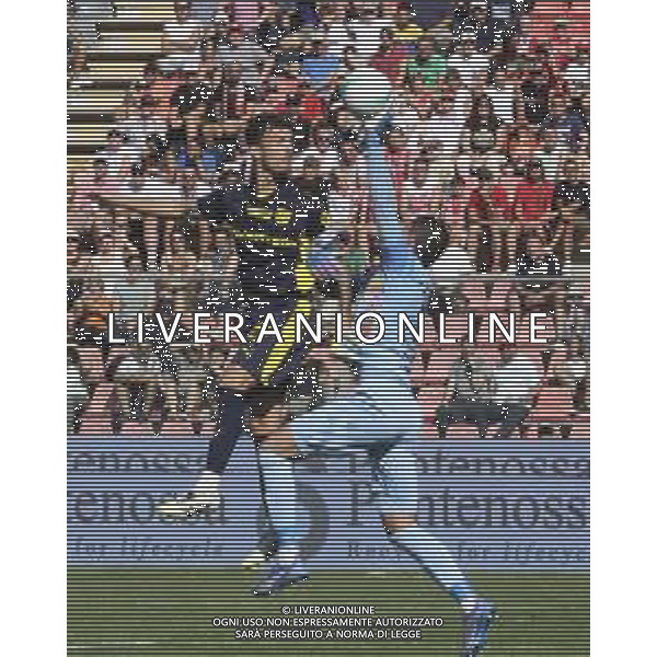 Emil Audero of US Cremonese makes a save on Enrico Delprato of Parma AC during US Cremonese vs Parma Calcio, 4° Serie A Enilive 2025-26 game at Renato Zini stadium in Cremona (CR), Italy, on September 21, 2025. (Photo by Davide Casentini) - AGENZIA ALDO LIVERANI