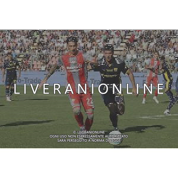 Romano Floriani Mussolini of US Cremonese competes for the ball with Alessandro Circati of Parma AC during US Cremonese vs Parma Calcio, 4° Serie A Enilive 2025-26 game at Renato Zini stadium in Cremona (CR), Italy, on September 21, 2025. (Photo by Davide Casentini) - AGENZIA ALDO LIVERANI