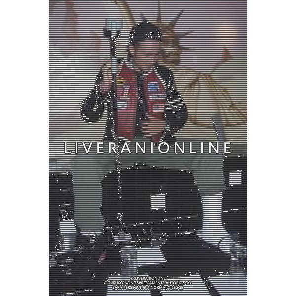 DIAP-RETROSPETTIVA LORENZO JOVANOTTI CANTANTE NELLA FOTO LORENZO JOVANOTTI PRESENTA IL SUO NUOVO DISCO “LA TRIBU\' CHE BALLA “NELL\'ANNO 1991 AG ALDO LIVERANI SAS