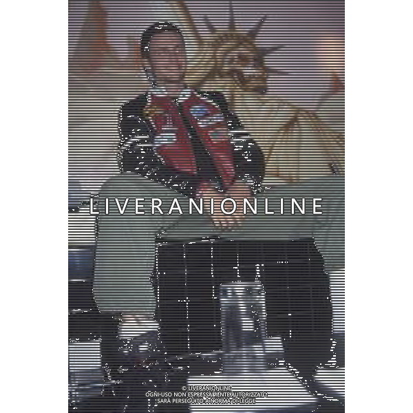 DIAP-RETROSPETTIVA LORENZO JOVANOTTI CANTANTE NELLA FOTO LORENZO JOVANOTTI PRESENTA IL SUO NUOVO DISCO “LA TRIBU\' CHE BALLA “NELL\'ANNO 1991 AG ALDO LIVERANI SAS