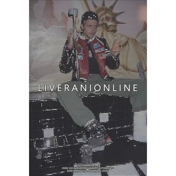 DIAP-RETROSPETTIVA LORENZO JOVANOTTI CANTANTE NELLA FOTO LORENZO JOVANOTTI PRESENTA IL SUO NUOVO DISCO “LA TRIBU\' CHE BALLA “NELL\'ANNO 1991 AG ALDO LIVERANI SAS