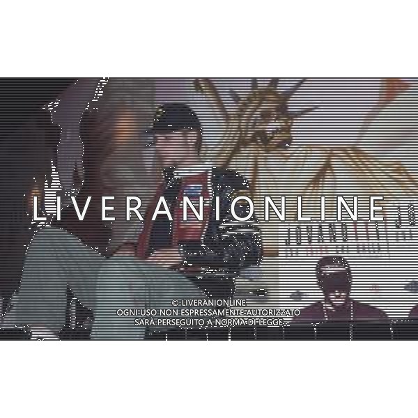 DIAP-RETROSPETTIVA LORENZO JOVANOTTI CANTANTE NELLA FOTO LORENZO JOVANOTTI PRESENTA IL SUO NUOVO DISCO “LA TRIBU\' CHE BALLA “NELL\'ANNO 1991 AG ALDO LIVERANI SAS