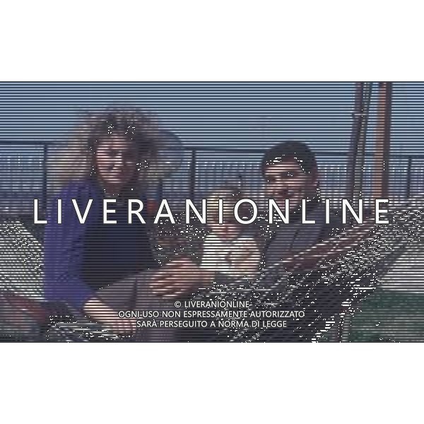 DIAP-RETROSPETTIVA PATRIZIO OLIVA PUGILE NELLA FOTO PATRIZIO OLIVA CON LA MOGLIE NILIA SOLE E FIGLIA A NAPOLI AG ALDO LIVERANI SAS 