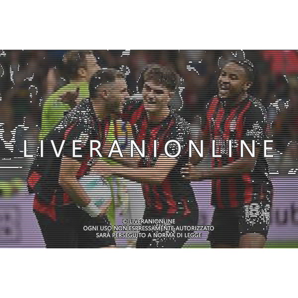 Milan vs Lecce nella foto Santiago Gimenez (Milan), Davide Bartesaghi (Milan) e Christopher Nkunku (Milan) esultanza dopo il gol dell\'1 a 0 Milano 23-09-2025 Stadio Giuseppe Meazza - San Siro Milan vs Lecce Coppa Italia Frecciarossa - sedicesimi di finale foto Roberto Garavaglia/Agenzia Aldo Liverani sas