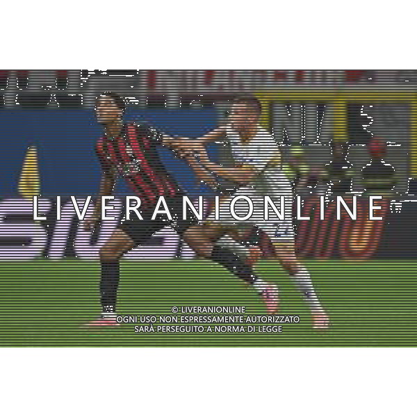Milan vs Lecce nella foto Koni De Winter (Milan) e Francesco Camarda (Lecce) Milano 23-09-2025 Stadio Giuseppe Meazza - San Siro Milan vs Lecce Coppa Italia Frecciarossa - sedicesimi di finale foto Roberto Garavaglia/Agenzia Aldo Liverani sas
