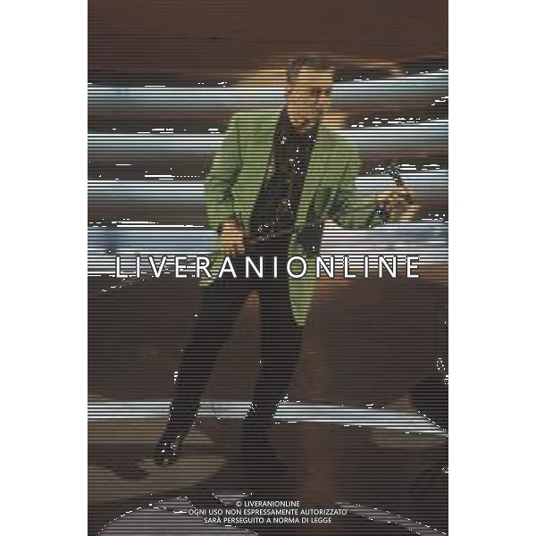 DIAP-RETROSPETTIVA ENRICO RUGGERI CANTANTE NELLA FOTO ENRICO RUGGERI A SANREMO NELL\'ANNO 1993 AG ALDO LIVERANI SAS