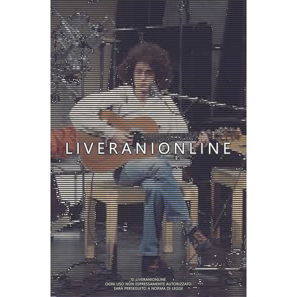 DIAP-RETROSPETTIVA ANGELO BRANDUARDI CANTANTE NELLA FOTO ANGELO BRANDUARDI AG ALDO LIVERANI SAS 