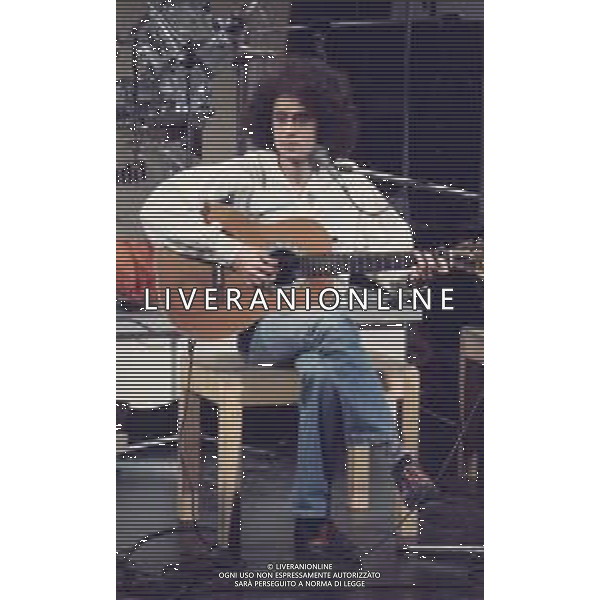 DIAP-RETROSPETTIVA ANGELO BRANDUARDI CANTANTE NELLA FOTO ANGELO BRANDUARDI AG ALDO LIVERANI SAS 