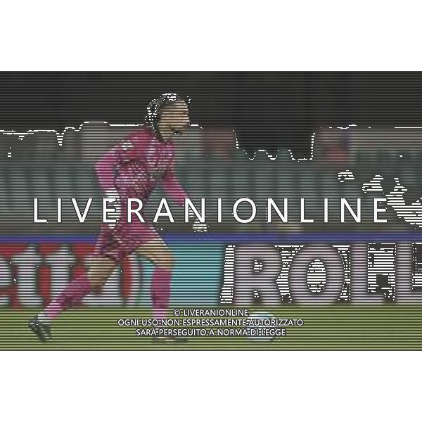 Alessandro Plizzari of Venezia FC play the ball during Hellas Verona FC vs Venezia FC, 16° leg of Coppa Italia Frecciarossa 2025-26 game at Marcantonio Bentegodi stadium in Verona (VR), Italy, on September 24, 2025. (Photo by Davide Casentini)- AGENZIA ALDO LIVERANI SAS