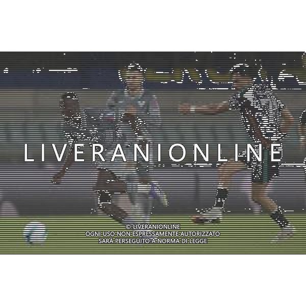 Cheikh Niasse of Hellas Verona FC battle for the ball with Kike Pérez of Venezia FC during Hellas Verona FC vs Venezia FC, 16° leg of Coppa Italia Frecciarossa 2025-26 game at Marcantonio Bentegodi stadium in Verona (VR), Italy, on September 24, 2025. (Photo by Davide Casentini)- AGENZIA ALDO LIVERANI SAS