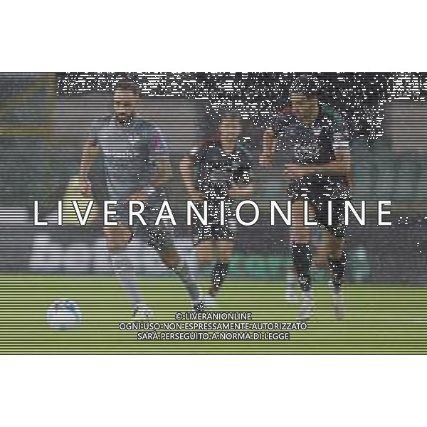 Grigoris Kastanos of Hellas Verona FC competes for the ball with Nunzio Lella of Venezia FC during Hellas Verona FC vs Venezia FC, 16° leg of Coppa Italia Frecciarossa 2025-26 game at Marcantonio Bentegodi stadium in Verona (VR), Italy, on September 24, 2025. (Photo by Davide Casentini)- AGENZIA ALDO LIVERANI SAS