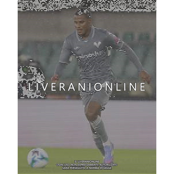 Amin Sarr of Hellas Verona FC play the ball during Hellas Verona FC vs Venezia FC, 16° leg of Coppa Italia Frecciarossa 2025-26 game at Marcantonio Bentegodi stadium in Verona (VR), Italy, on September 24, 2025. (Photo by Davide Casentini)- AGENZIA ALDO LIVERANI SAS