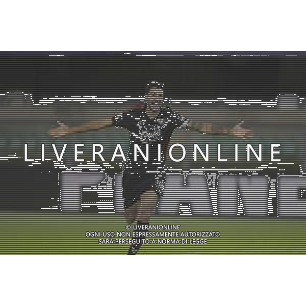 Nunzio Lella of Venezia FC celebrates after scoring the penalty of victory during Hellas Verona FC vs Venezia FC, 16° leg of Coppa Italia Frecciarossa 2025-26 game at Marcantonio Bentegodi stadium in Verona (VR), Italy, on September 24, 2025. (Photo by Davide Casentini)- AGENZIA ALDO LIVERANI SAS