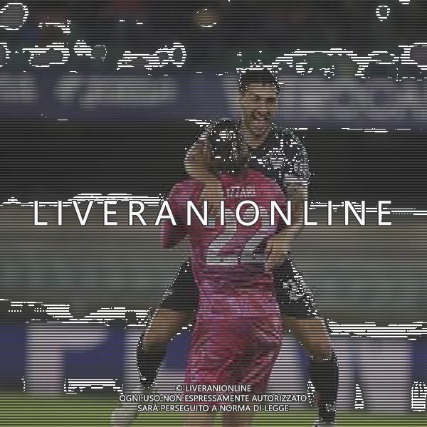 Alessandro Plizzari of Venezia FC celebrates with Alessandro Plizzari of Venezia FC the victory during Hellas Verona FC vs Venezia FC, 16° leg of Coppa Italia Frecciarossa 2025-26 game at Marcantonio Bentegodi stadium in Verona (VR), Italy, on September 24, 2025. (Photo by Davide Casentini)- AGENZIA ALDO LIVERANI SAS