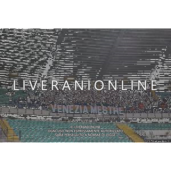 Tifosi - Venezia fans show their support during Hellas Verona FC vs Venezia FC, 16° leg of Coppa Italia Frecciarossa 2025-26 game at Marcantonio Bentegodi stadium in Verona (VR), Italy, on September 24, 2025. (Photo by Davide Casentini)- AGENZIA ALDO LIVERANI SAS