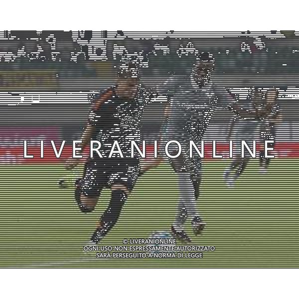 Mattia Compagnon of Venezia FC battle for the ball with Fallou Cham of Hellas Verona FC during Hellas Verona FC vs Venezia FC, 16° leg of Coppa Italia Frecciarossa 2025-26 game at Marcantonio Bentegodi stadium in Verona (VR), Italy, on September 24, 2025. (Photo by Davide Casentini)- AGENZIA ALDO LIVERANI SAS