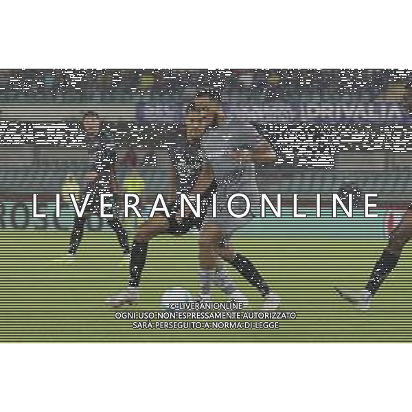 Enzo Ebosse of Hellas Verona competes for the ball with Joël Schingtienne of Venezia FC during Hellas Verona FC vs Venezia FC, 16° leg of Coppa Italia Frecciarossa 2025-26 game at Marcantonio Bentegodi stadium in Verona (VR), Italy, on September 24, 2025. (Photo by Davide Casentini)- AGENZIA ALDO LIVERANI SAS