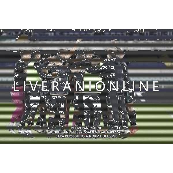 Venezia players celebrate the victory at the end of Hellas Verona FC vs Venezia FC, 16° leg of Coppa Italia Frecciarossa 2025-26 game at Marcantonio Bentegodi stadium in Verona (VR), Italy, on September 24, 2025. (Photo by Davide Casentini)- AGENZIA ALDO LIVERANI SAS