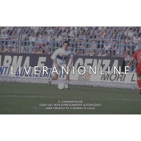 DIAP-RETROSPETTIVA ROBERTO RAMBAUDI CALCIATORE NELLA FOTO ROBERTO RAMBAUDI CON LA MAGLIA DELL\'ATALANTA CALCIO NELL\'ANNO 1993-1994 AG ALDO LIVERANI SAS