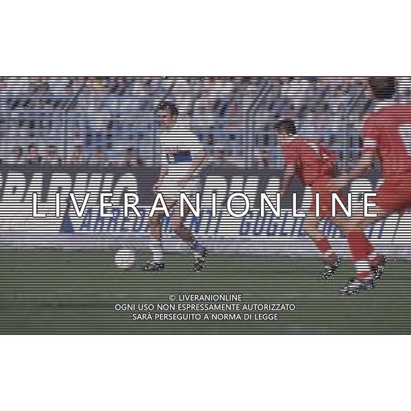 DIAP-RETROSPETTIVA ROBERTO RAMBAUDI CALCIATORE NELLA FOTO ROBERTO RAMBAUDI CON LA MAGLIA DELL\'ATALANTA CALCIO NELL\'ANNO 1993-1994 AG ALDO LIVERANI SAS