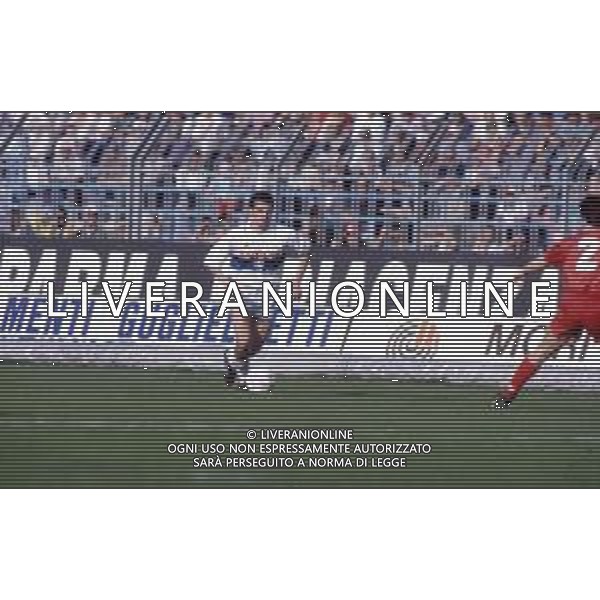 DIAP-RETROSPETTIVA ROBERTO RAMBAUDI CALCIATORE NELLA FOTO ROBERTO RAMBAUDI CON LA MAGLIA DELL\'ATALANTA CALCIO NELL\'ANNO 1993-1994 AG ALDO LIVERANI SAS