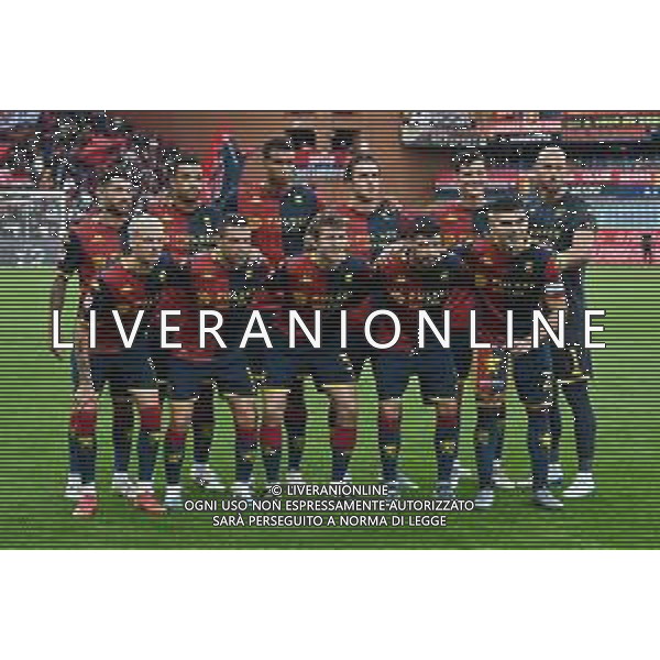 TVRG Genoa vs Empoli nella foto formazione Genoa, in piedi da SX Stefano Sabelli (Genoa), Junior Messias (Genoa), Alessandro Marcandalli (Genoa), Lorenzo Colombo (Genoa), Valentin Carboni (Genoa) e Nicola Leali (Genoa); in basso da SX Albert Gronbaek Erlykke (Genoa), Nicolae Stanciu (Genoa), Morten Frendrup (Genoa), Aaron Martin Caricol (Genoa) e Johan Felipe Vasquez (Genoa) Genova 25-09-2025 Stadio Luigi Ferraris - Marassi Genoa vs Empoli Coppa Italia Frecciarossa - sedicesimi di finale foto Roberto Garavaglia/Agenzia Aldo Liverani sas