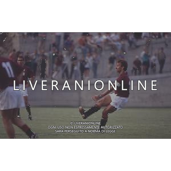 DIAP-RETROSPETTIVA MARTIN VASQUEZ CALCIATORE NELLA FOTO MARTIN VASQUEZ CON LA MAGLIA DEL TORINO CALCIO NELL\'ANNO 1990-1991 AG ALDO LIVERANI SAS