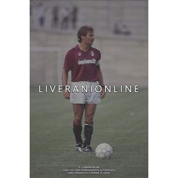 DIAP-RETROSPETTIVA MARTIN VASQUEZ CALCIATORE NELLA FOTO MARTIN VASQUEZ CON LA MAGLIA DEL TORINO CALCIO NELL\'ANNO 1990-1991 AG ALDO LIVERANI SAS