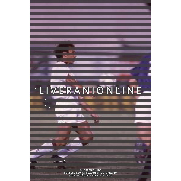 DIAP-RETROSPETTIVA MARTIN VASQUEZ CALCIATORE NELLA FOTO MARTIN VASQUEZ CON LA MAGLIA DEL TORINO CALCIO NELL\'ANNO 1990-1991 AG ALDO LIVERANI SAS