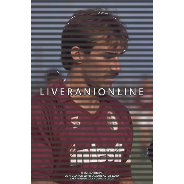 DIAP-RETROSPETTIVA MARTIN VASQUEZ CALCIATORE NELLA FOTO MARTIN VASQUEZ CON LA MAGLIA DEL TORINO CALCIO NELL\'ANNO 1990-1991 AG ALDO LIVERANI SAS
