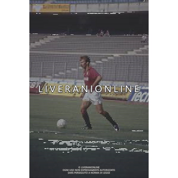 DIAP-RETROSPETTIVA MARTIN VASQUEZ CALCIATORE NELLA FOTO MARTIN VASQUEZ CON LA MAGLIA DEL TORINO CALCIO NELL\'ANNO 1990-1991 AG ALDO LIVERANI SAS